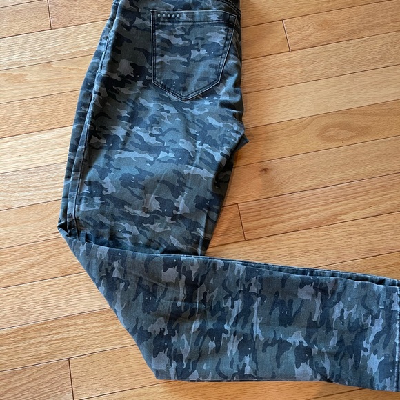 Blank NYC camouflage jeans - Picture 2 of 5